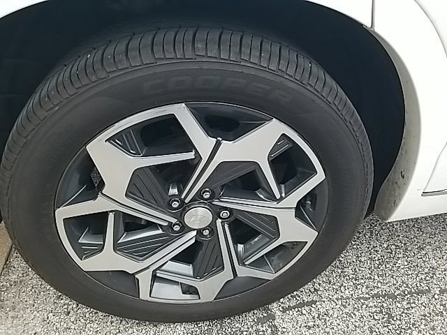 Used 2021 White Hyundai Calligraphy image 28