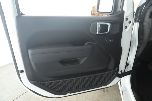 New 2026 Bright White Clear-Coat Exterior Paint Jeep Sport image 8