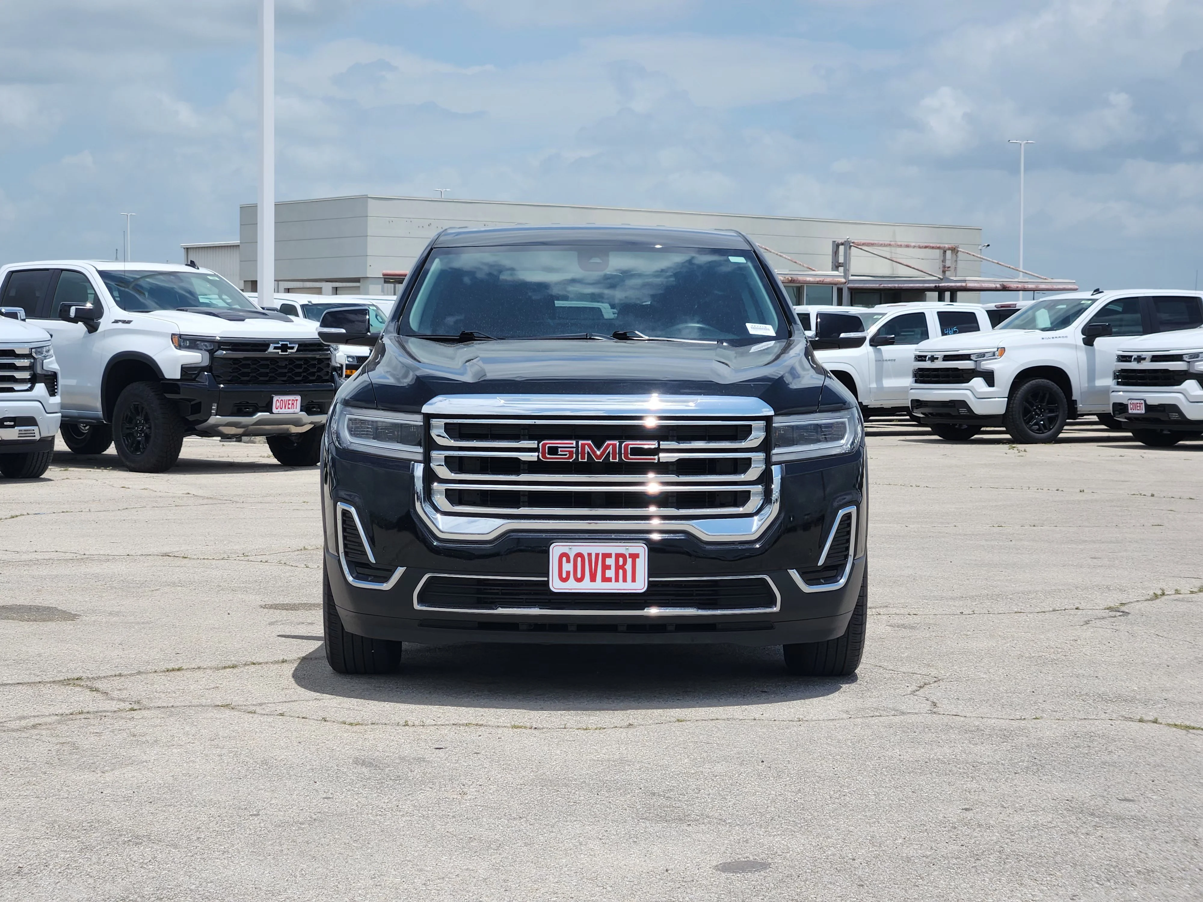 Used 2023 Ebony Twilight Metallic GMC SLE image 2
