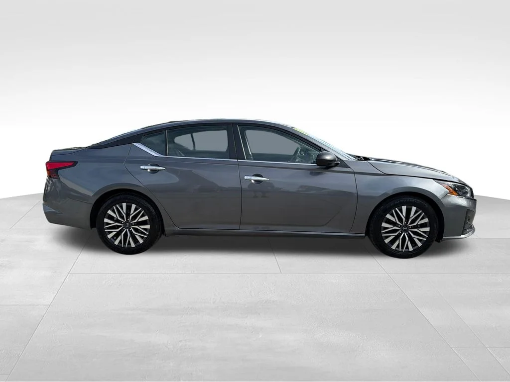 2024 Nissan Altima SV - Photo 8
