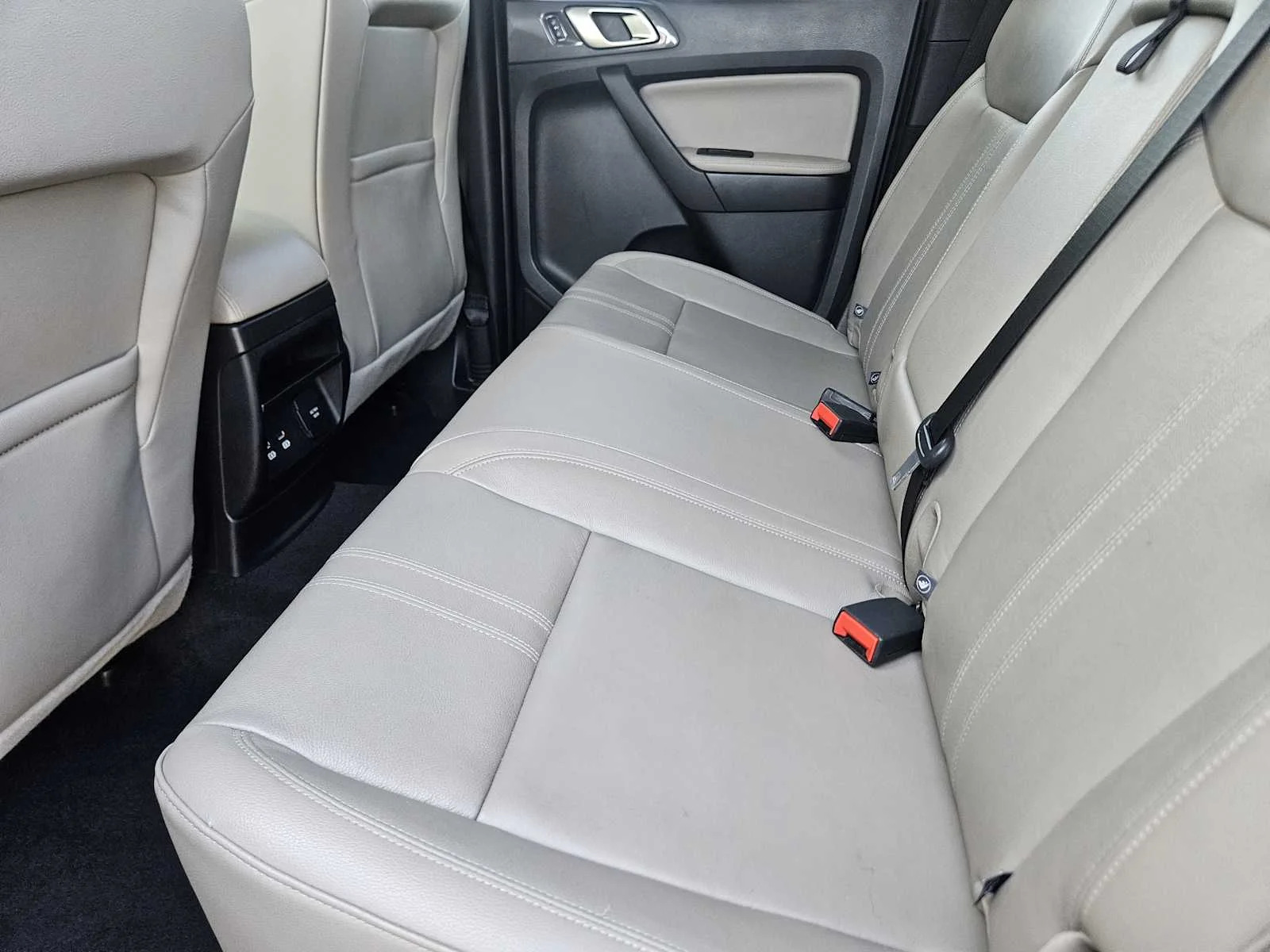 Used 2019 Shadow Black Ford LARIAT image 22