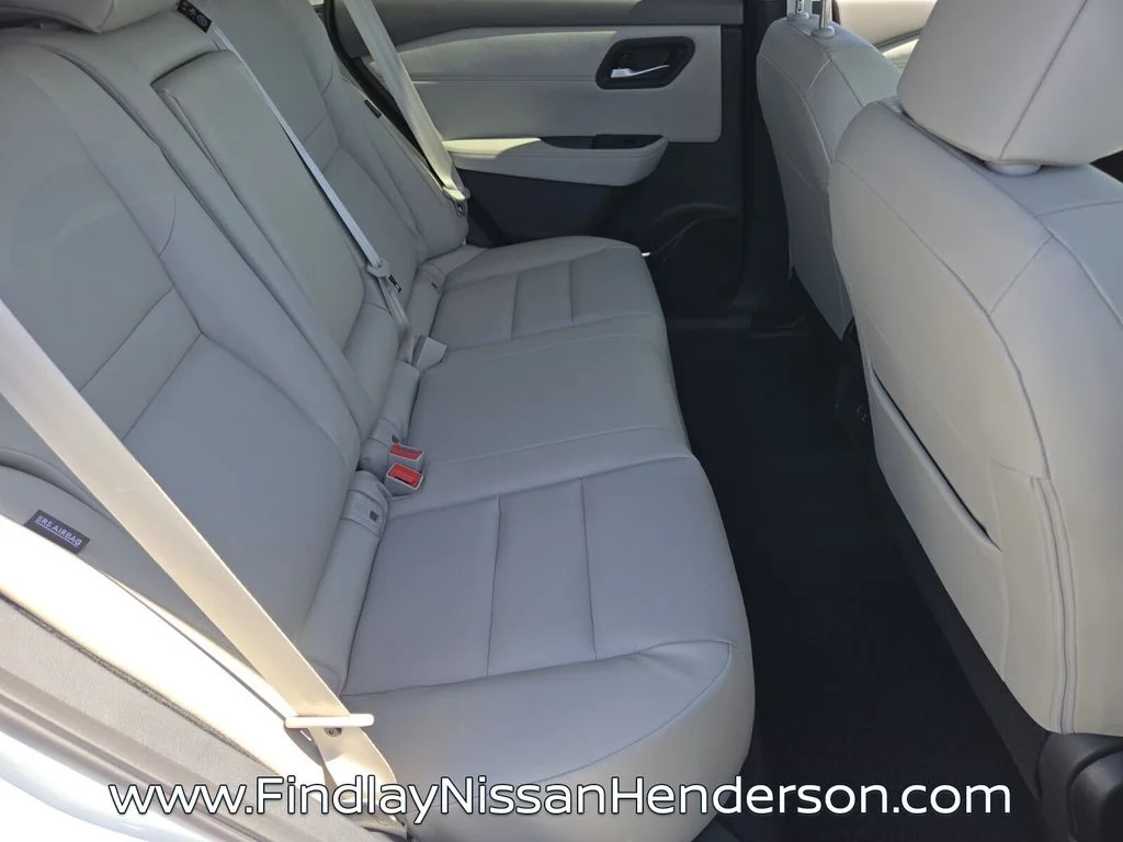 New 2026 Everest White Pearl TriCoat Nissan Dark Armor™ image 17