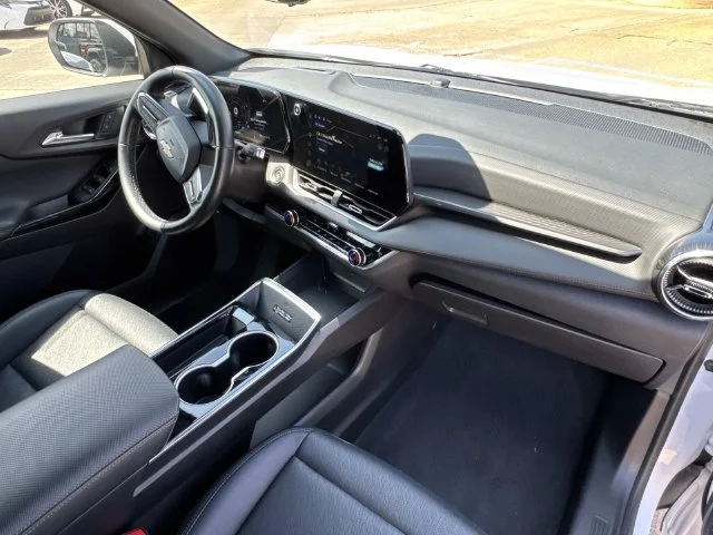 Used 2025 White Chevrolet LT image 37