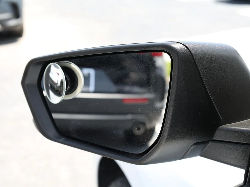 Used 2019 White Chevrolet LS image 9