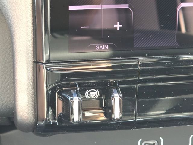 New 2026 Granite Crystal Metallic Clear-Coat Exterior Paint RAM Laramie image 26
