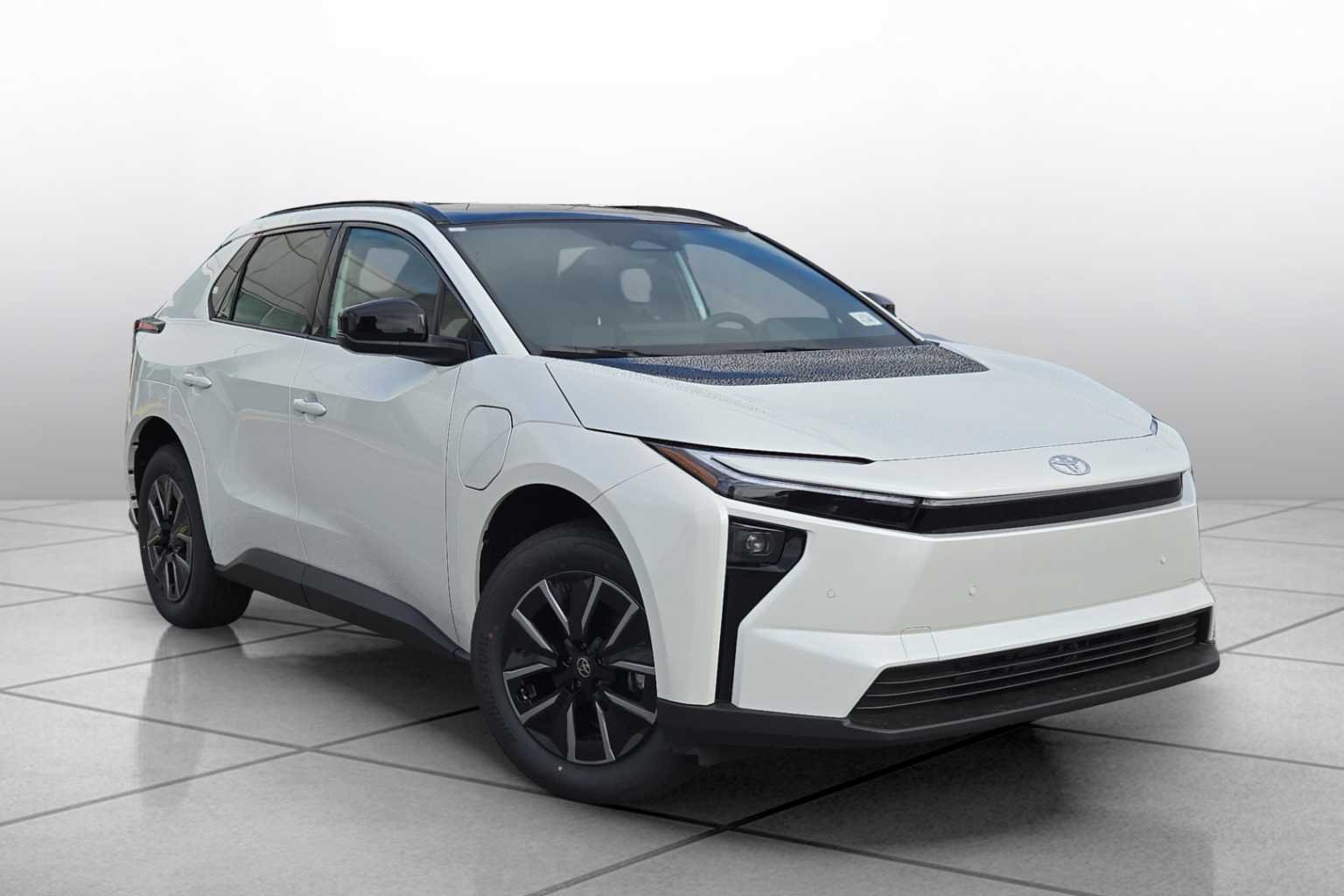 New 2026 Wind Chill Pearl Toyota XLE Plus image 2