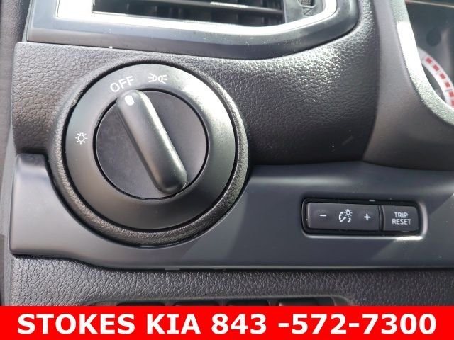 Used 2018 White Nissan S image 18