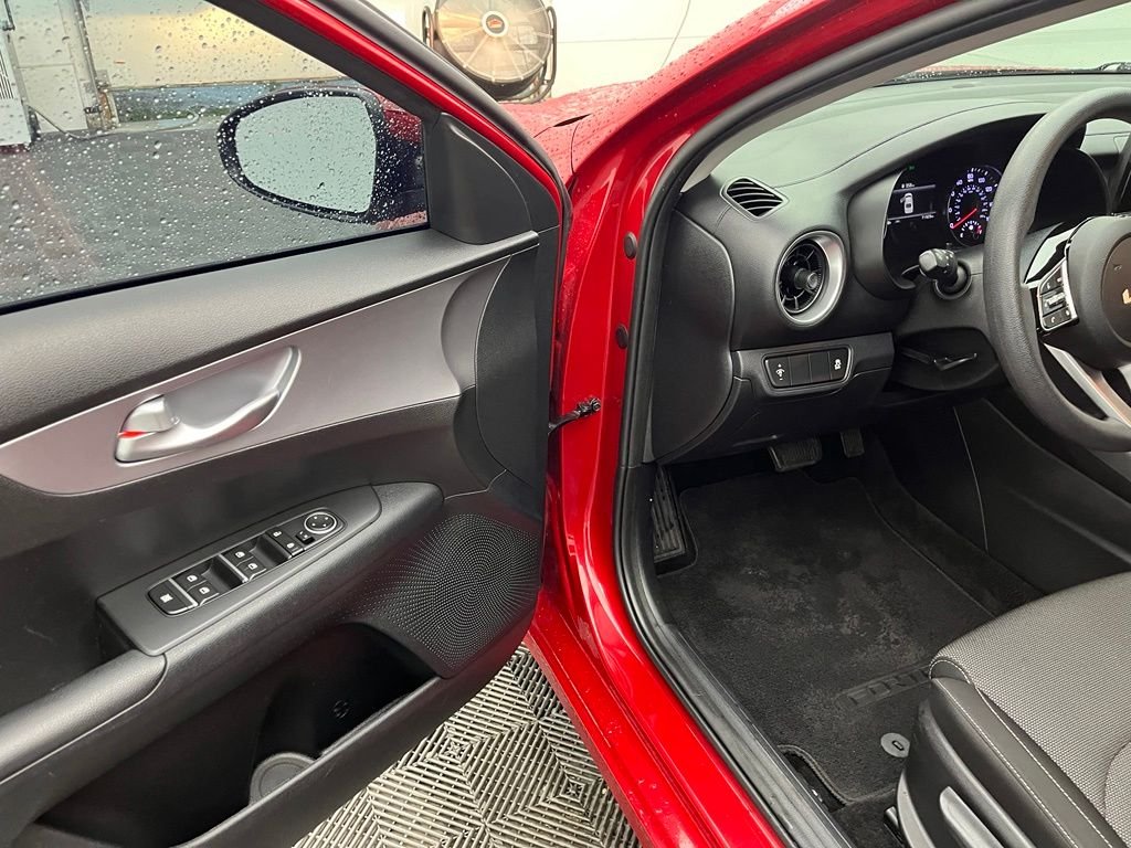 Used 2023 Currant Red Kia LXS image 16