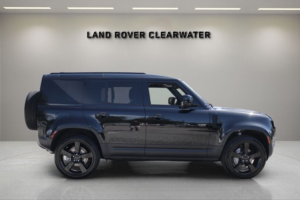 New 2026 Santorini Black Land Rover S image 6