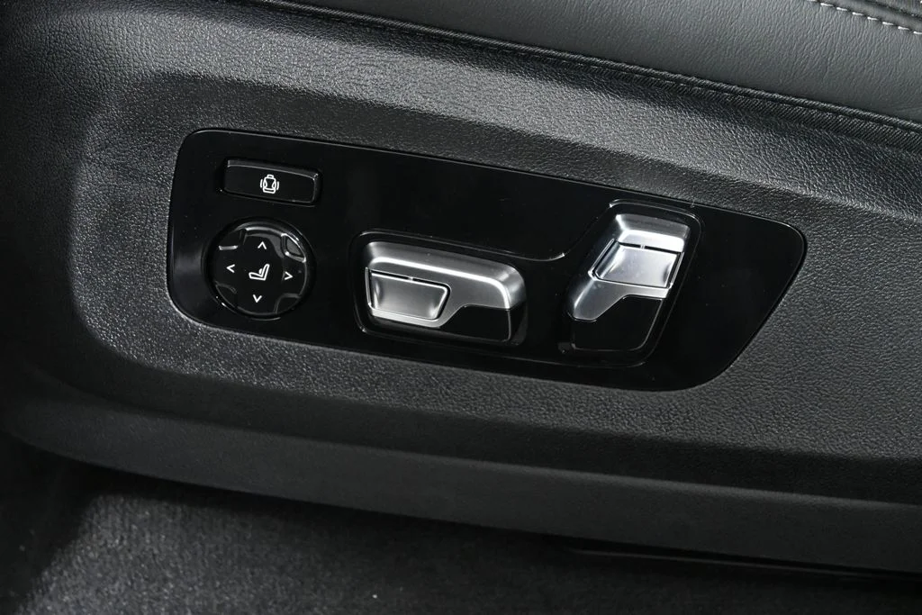 Used 2027 Gray BMW M60i image 27
