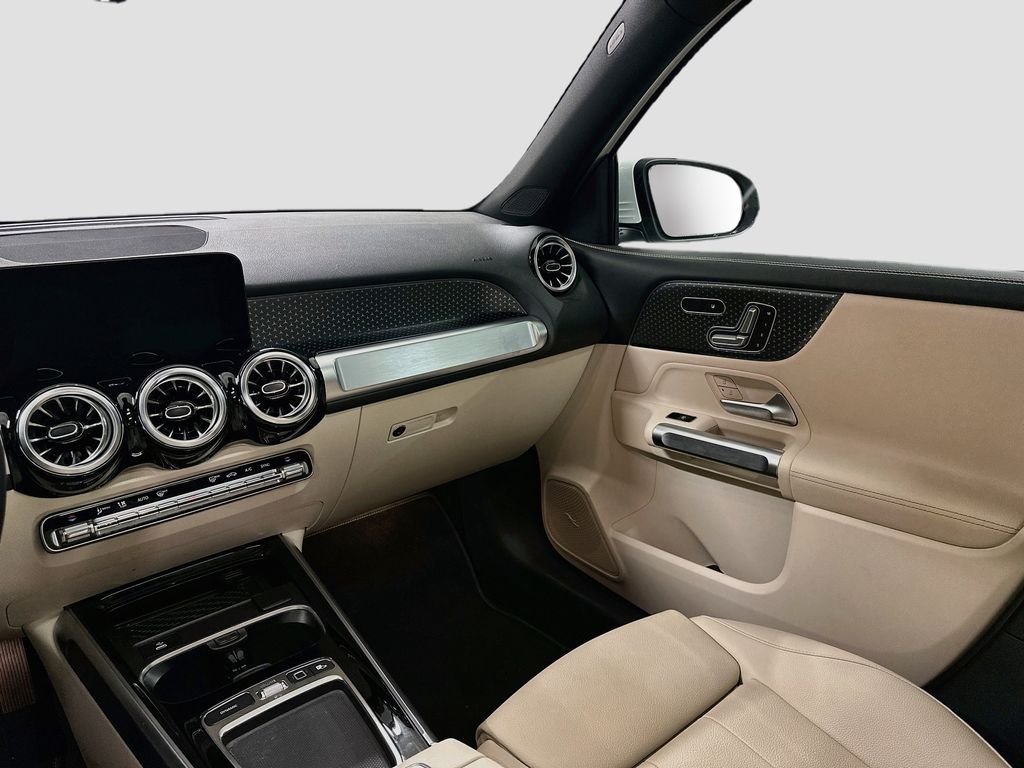 Used 2026 White Mercedes-Benz GLB 250 image 24