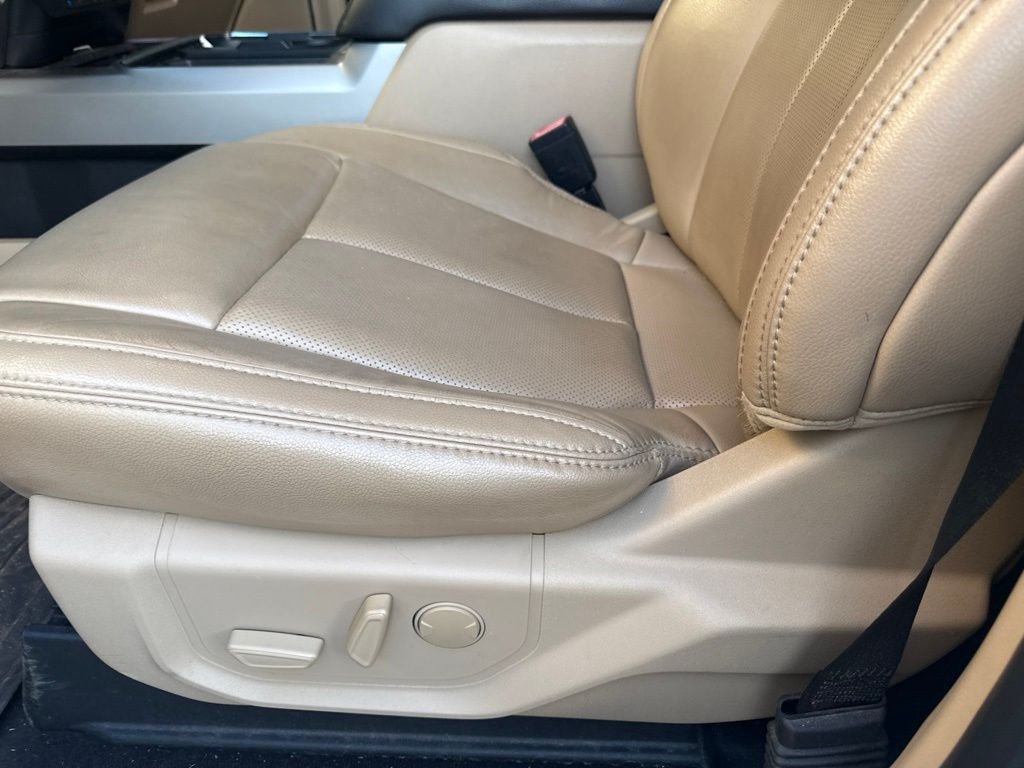Used 2020 White Ford Lariat image 8