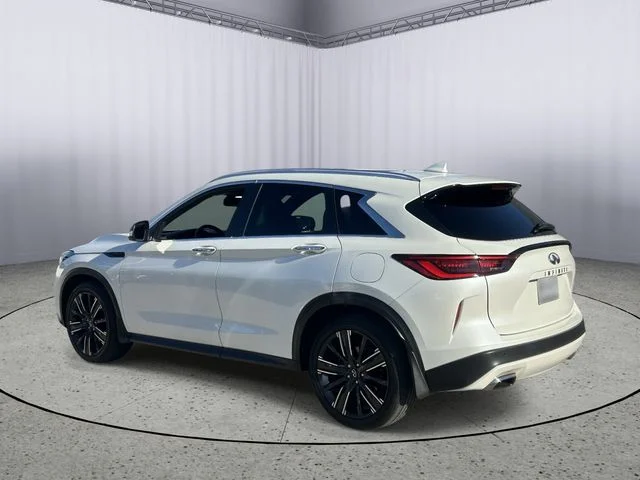 Used 2022 Majestic White INFINITI Luxe image 7