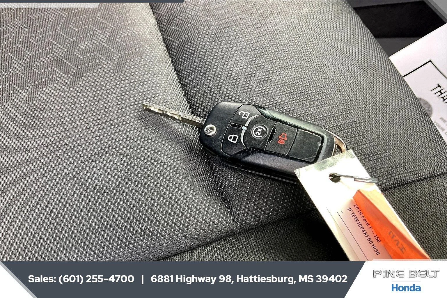 Used 2019 Velocity Blue Ford XLT image 9