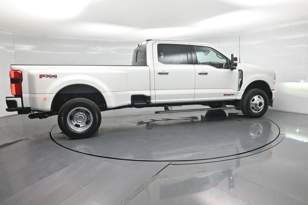 New 2026 Star White Metallic Tri-Coat Ford Platinum image 3