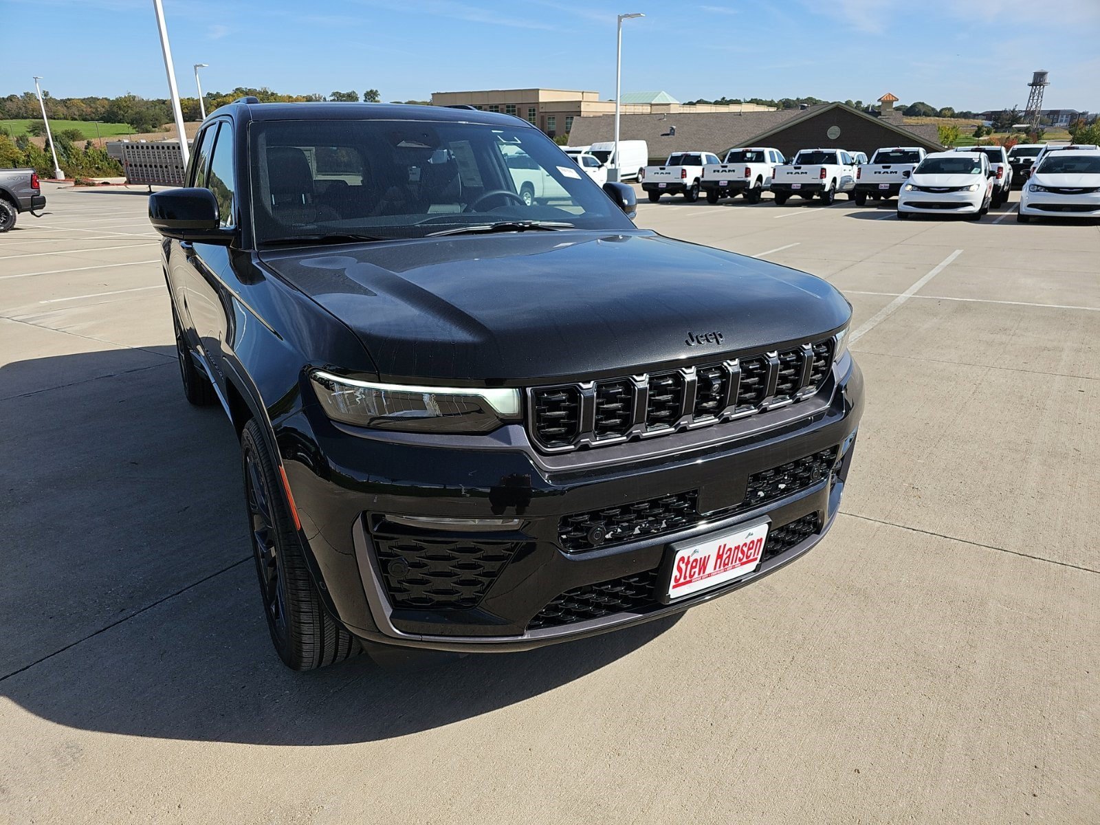 New 2026 Diamond Black Crystal Pearlcoat Jeep Summit image 7