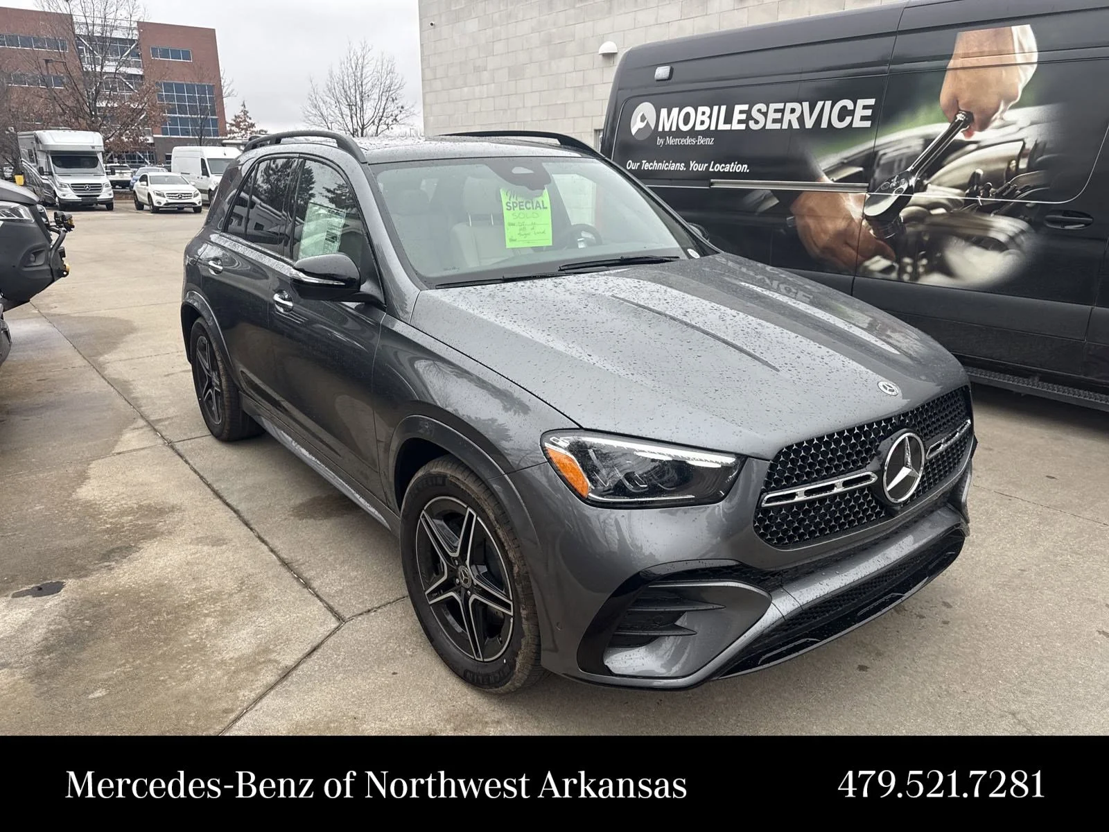 Used 2025  Mercedes-Benz  image 1