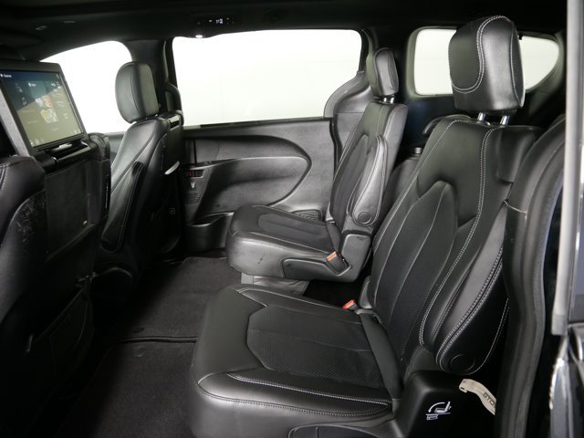 Used 2019 Brilliant Black Crystal Pearlcoat Chrysler Touring L Plus image 12