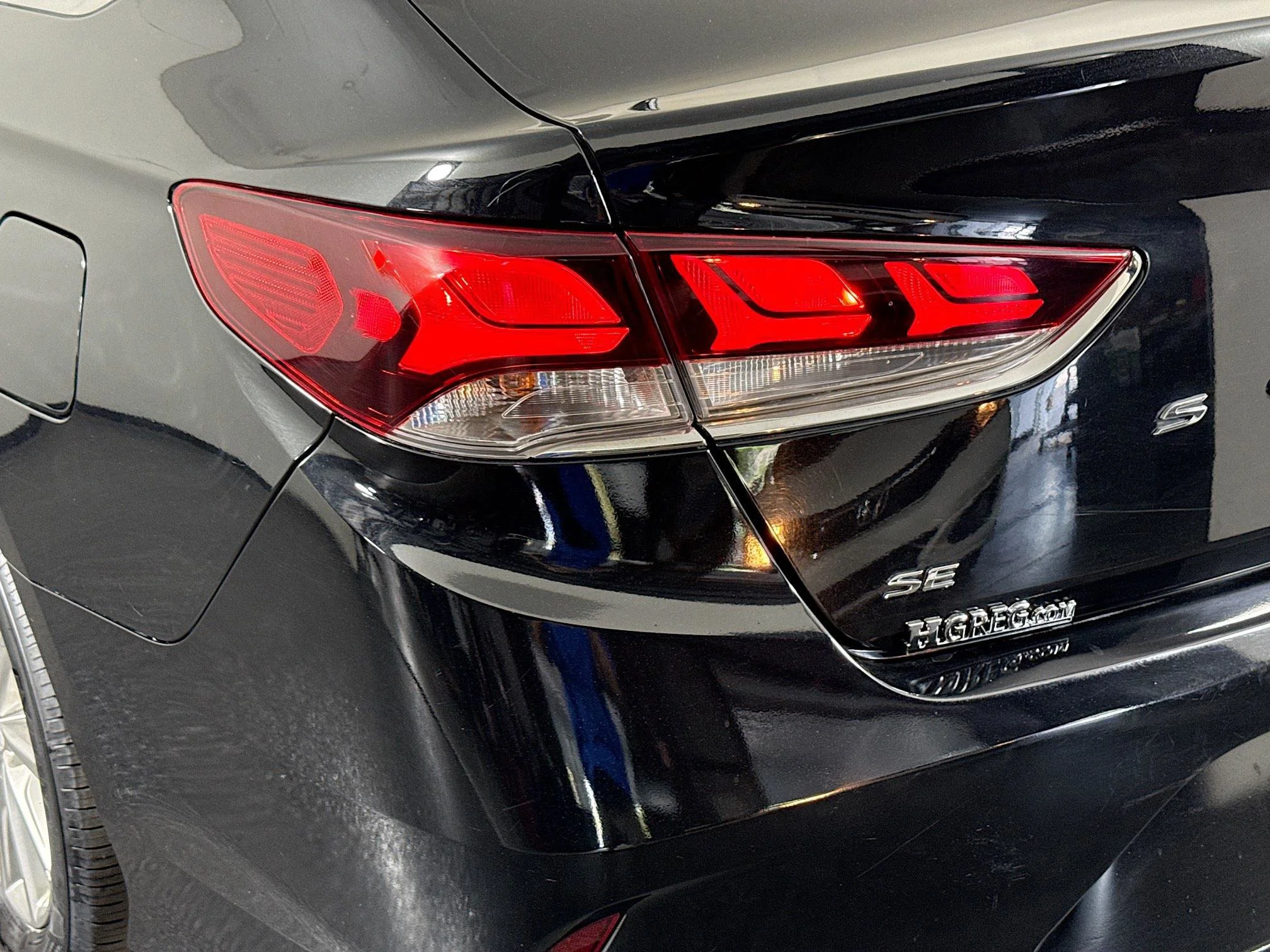 Used 2018 Phantom Black Hyundai SE image 31