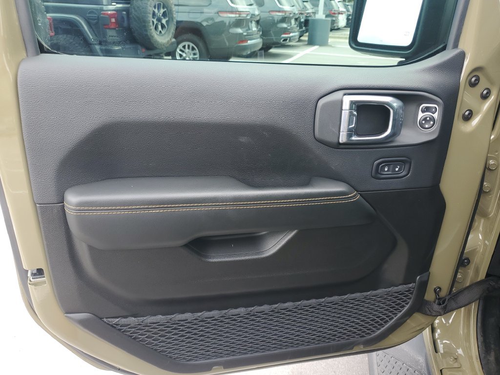 Used 2025 Green Jeep High Tide image 9