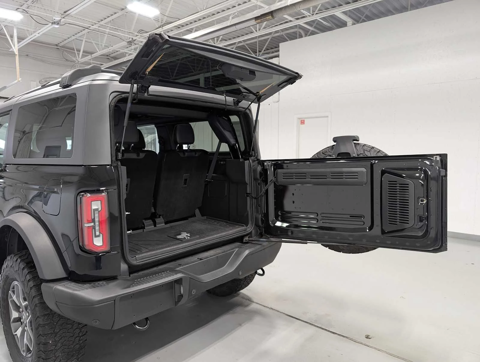 Used 2024 Shadow Black Ford Badlands image 41