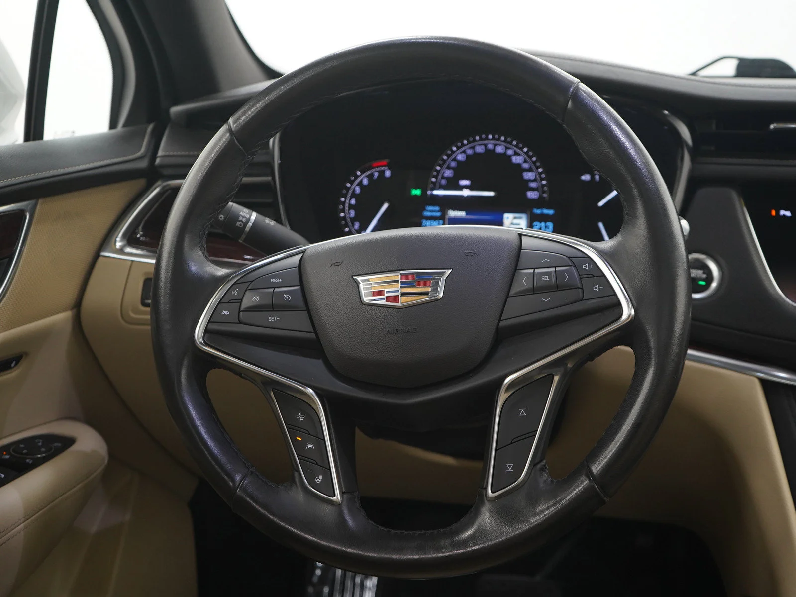 Used 2019 CRYSTAL WHITE TRICOAT Cadillac Luxury AWD image 17