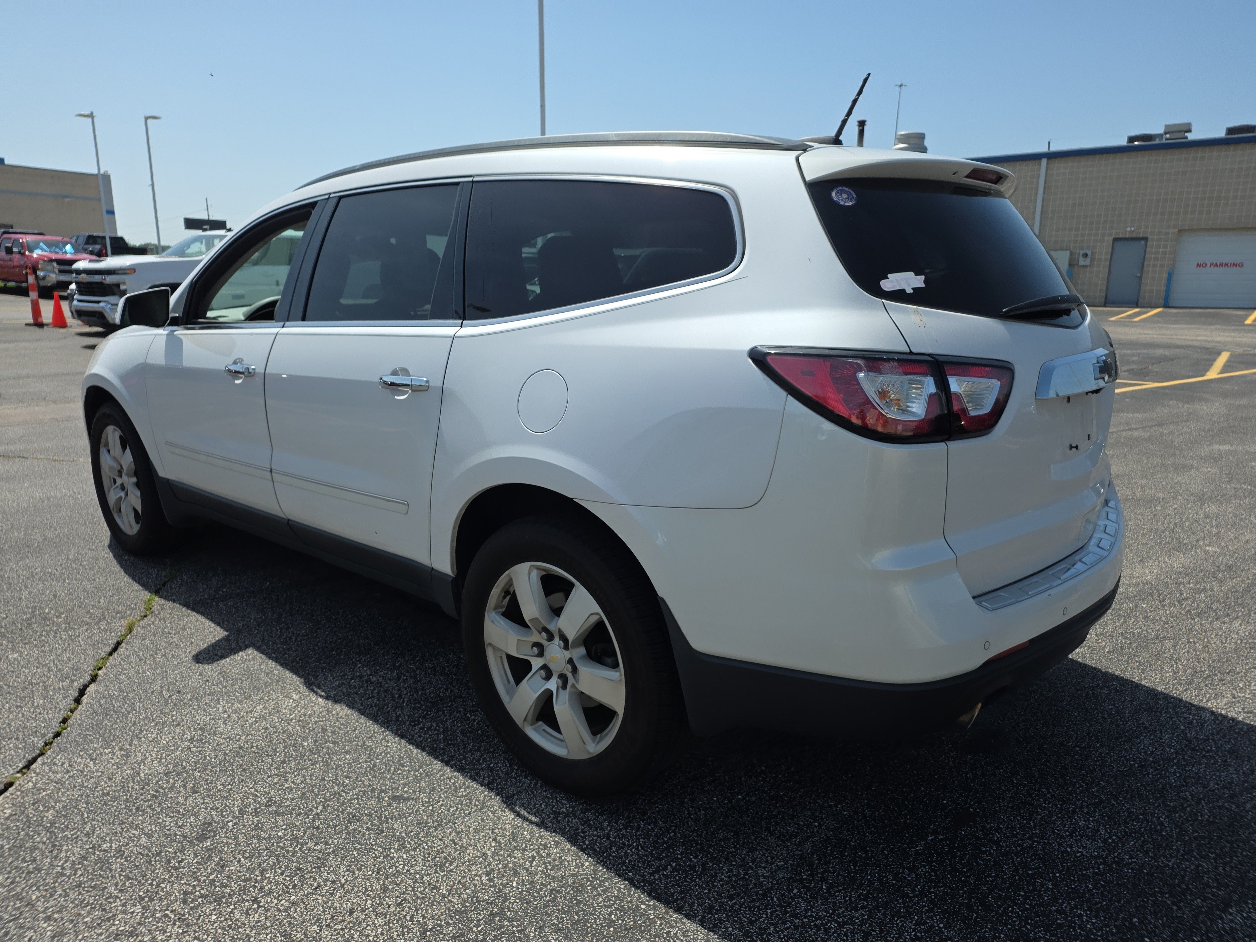 Used 2016 IRIDESCENT PEARL TRICOAT Chevrolet LTZ image 6