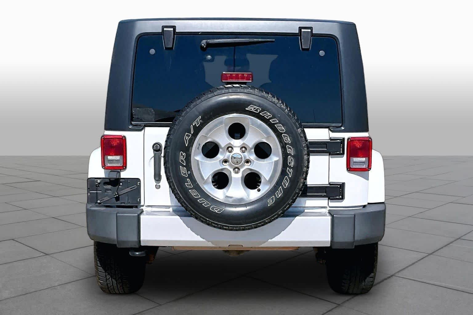 Used 2013 Bright White Jeep Sahara image 4