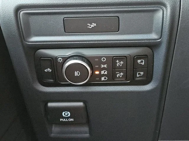 New 2026 Carbonized Gray Metallic Ford XLT image 16