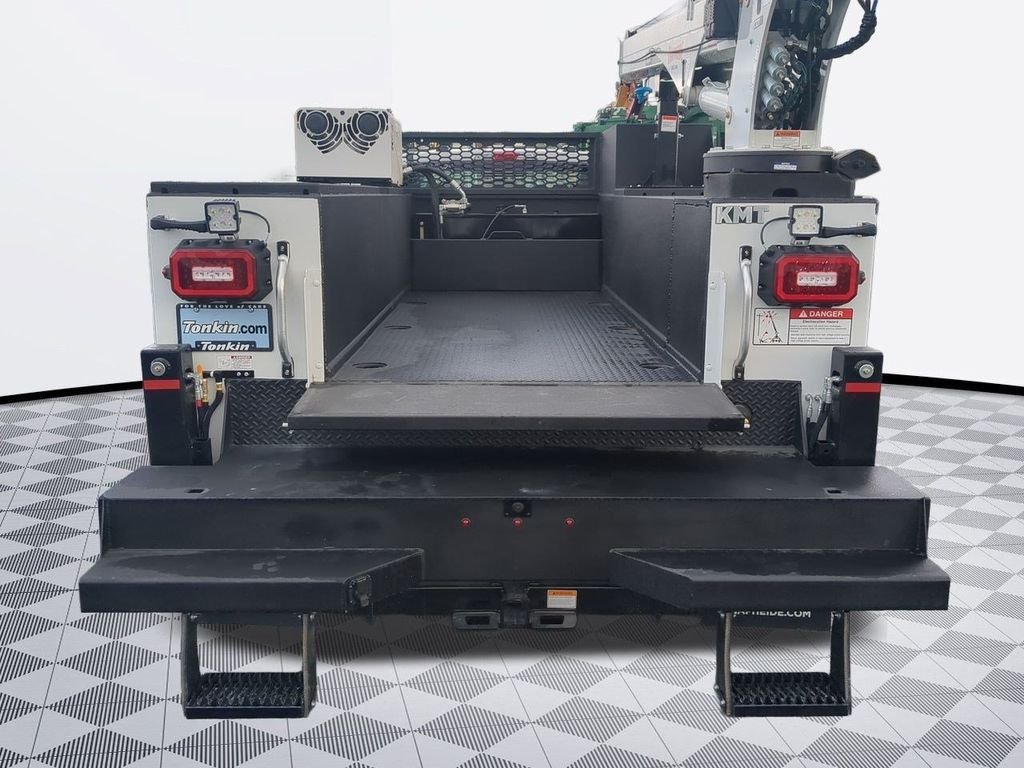 New 2024 Oxford White Ford F-550® XL image 55