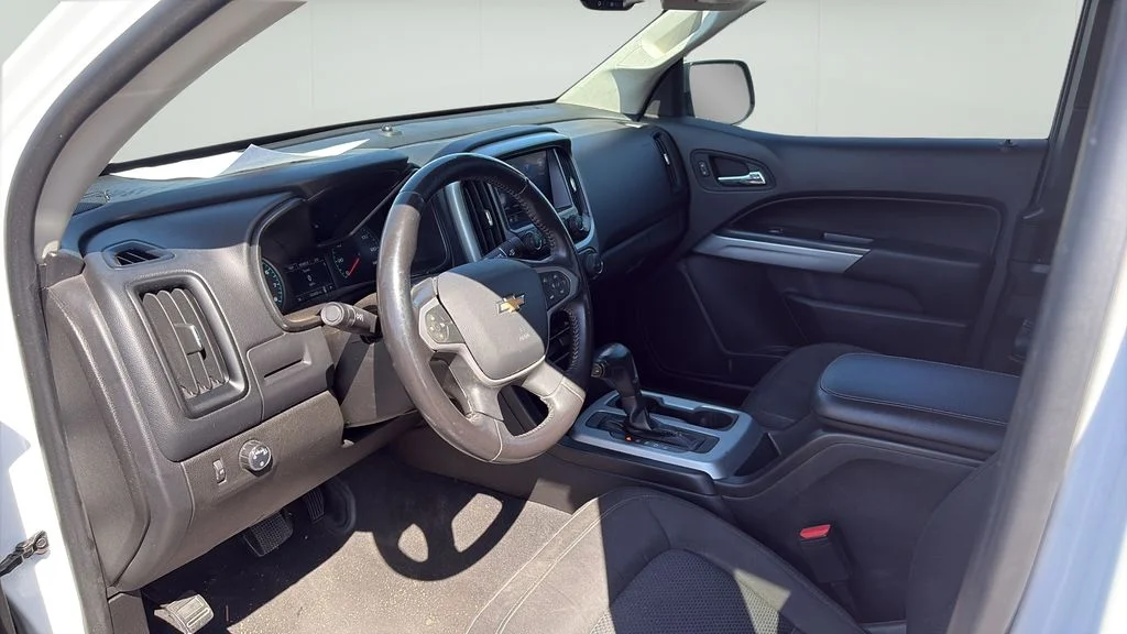 Used 2021 White Chevrolet LT image 9