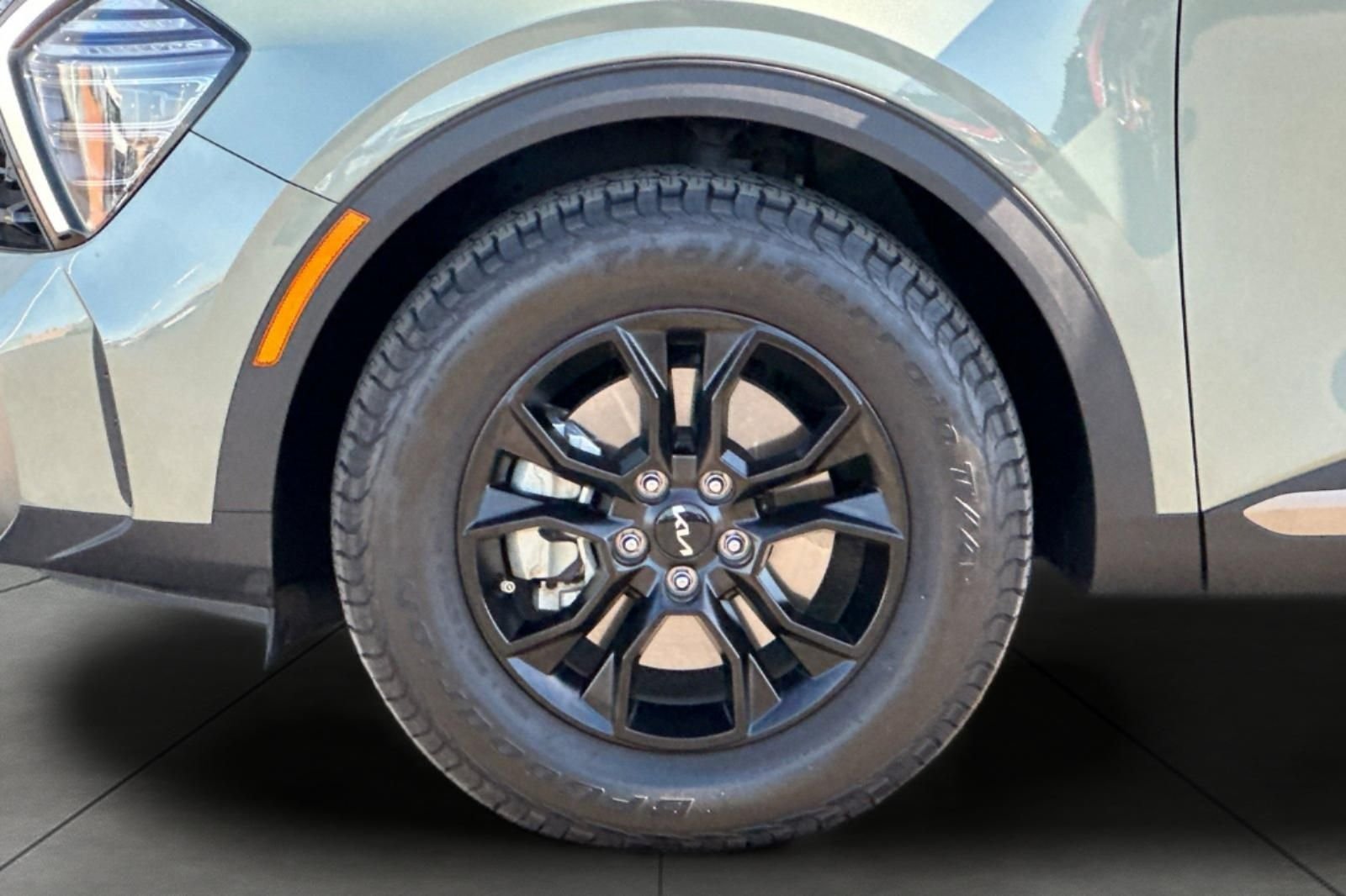 Used 2024 Green Kia X-Pro Prestige image 32