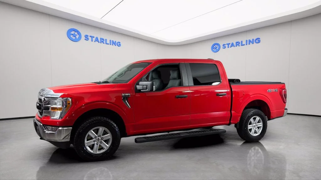 Used 2021  Ford XL image 2