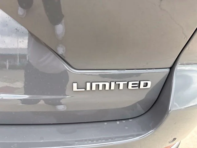 New 2027 Gray Jeep Limited image 5