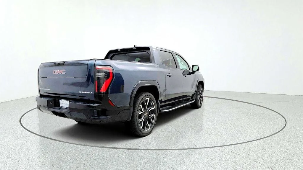 Used 2026 Deep Ocean Metallic GMC e4WD Crew Cab Max Range Denali image 5