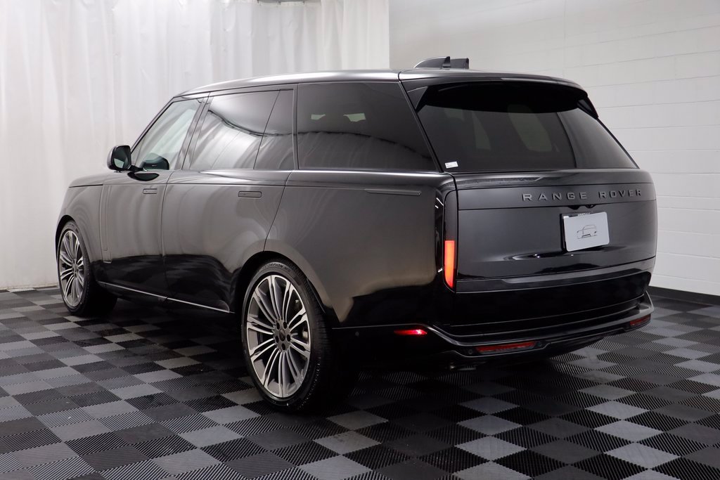 New 2026 Santorini Black LAND ROVER SE LWB 7-Seats / V8 image 18