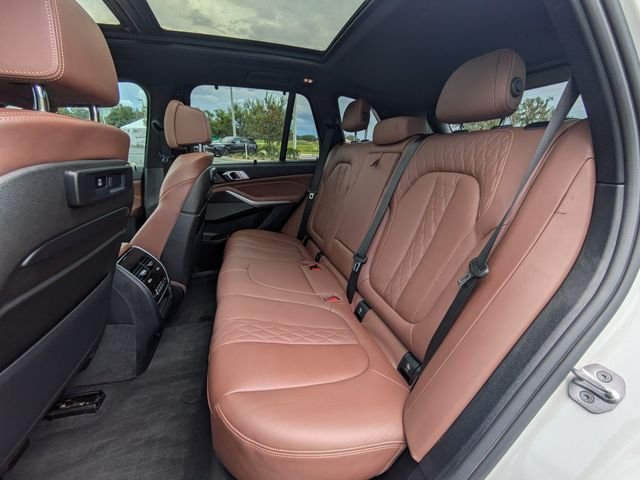 Used 2022 White BMW M50i image 14