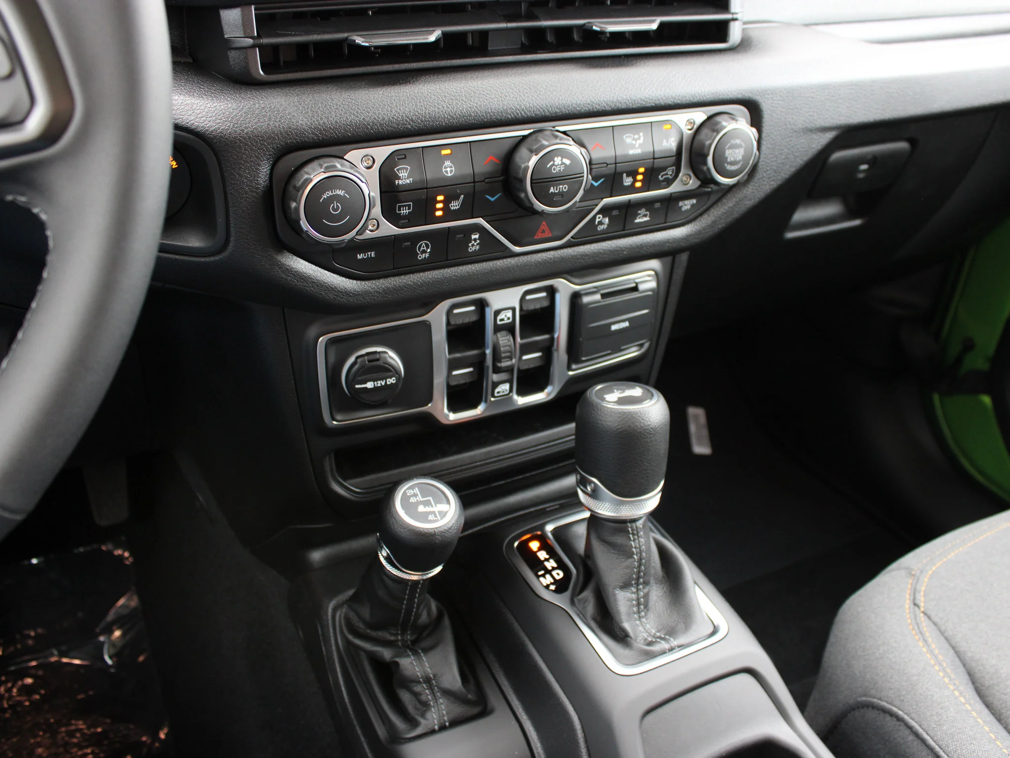 Used 2025 mojito Jeep Sport S* 4 Door 4x4, Remote Start, Heated Seats/Wheel, Alpine Audio image 19