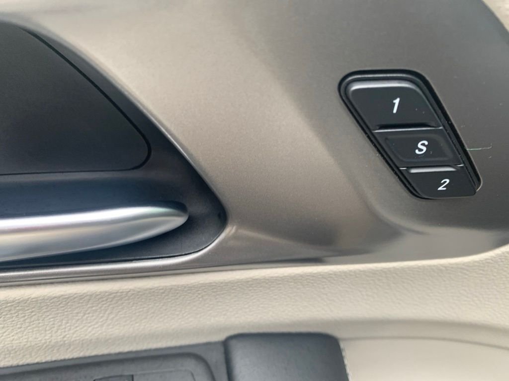 Used 2023 Black Chrysler Touring L image 12