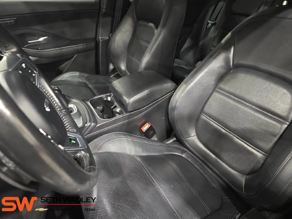 Used 2020 Silver Jaguar SE image 16