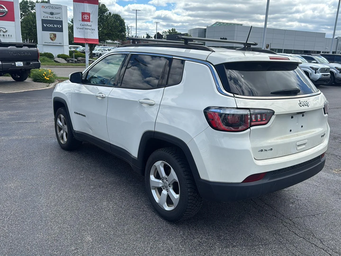 Used 2018 White Clearcoat Jeep Latitude image 4