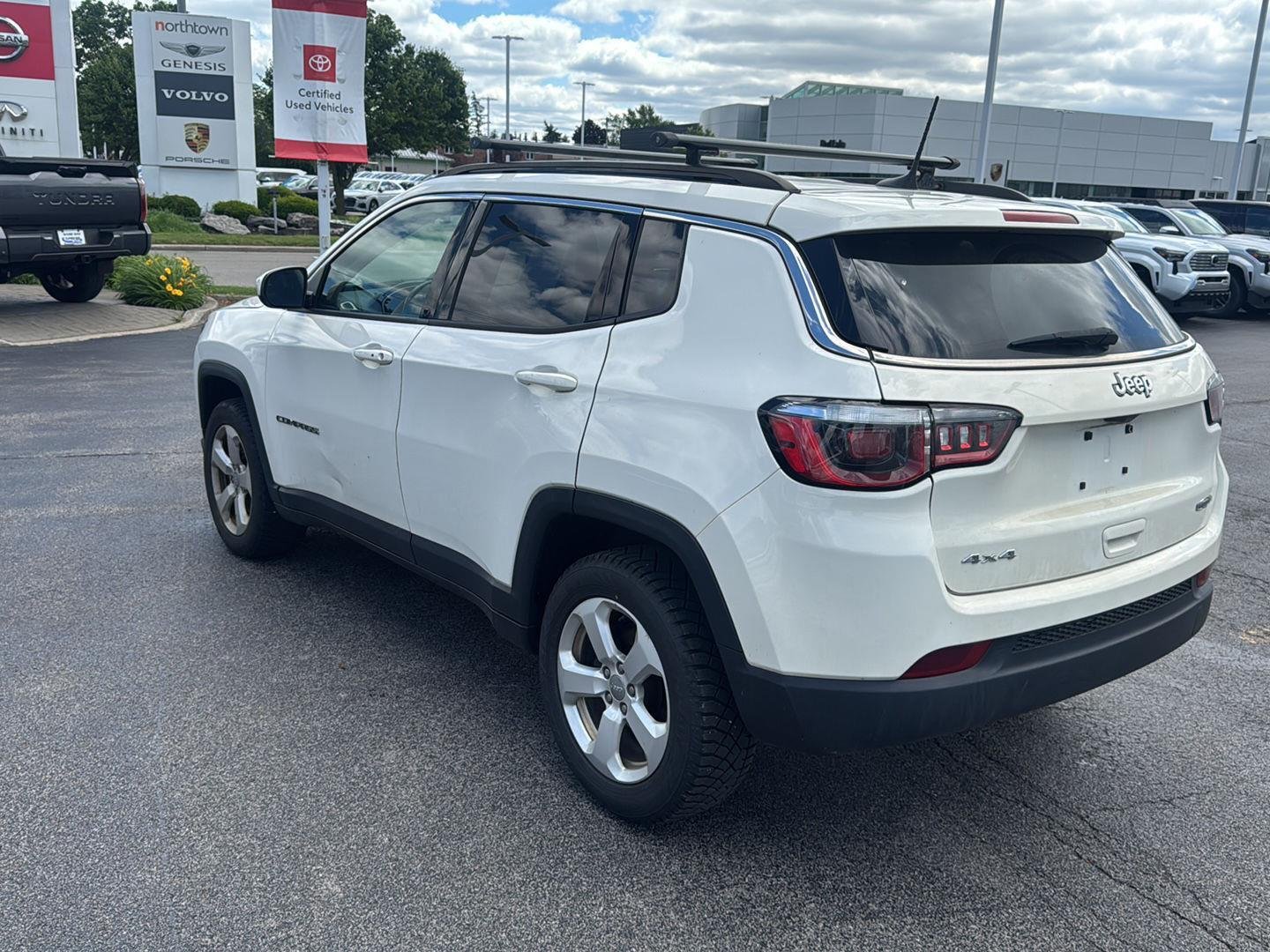 Used 2018 White Clearcoat Jeep Latitude image 4