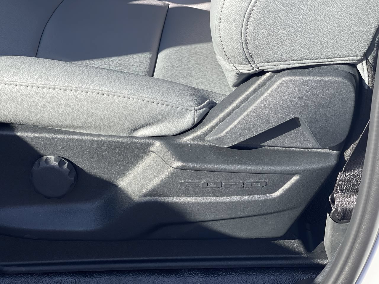 New 2026 Oxford White Ford XL image 22