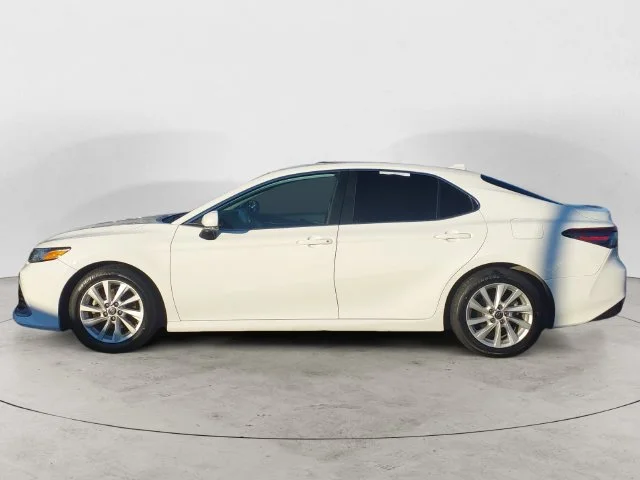 Used 2022 White Toyota LE image 8