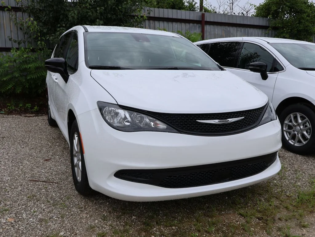 New 2027 Bright White Clear-Coat Exterior Paint Chrysler LX image 15