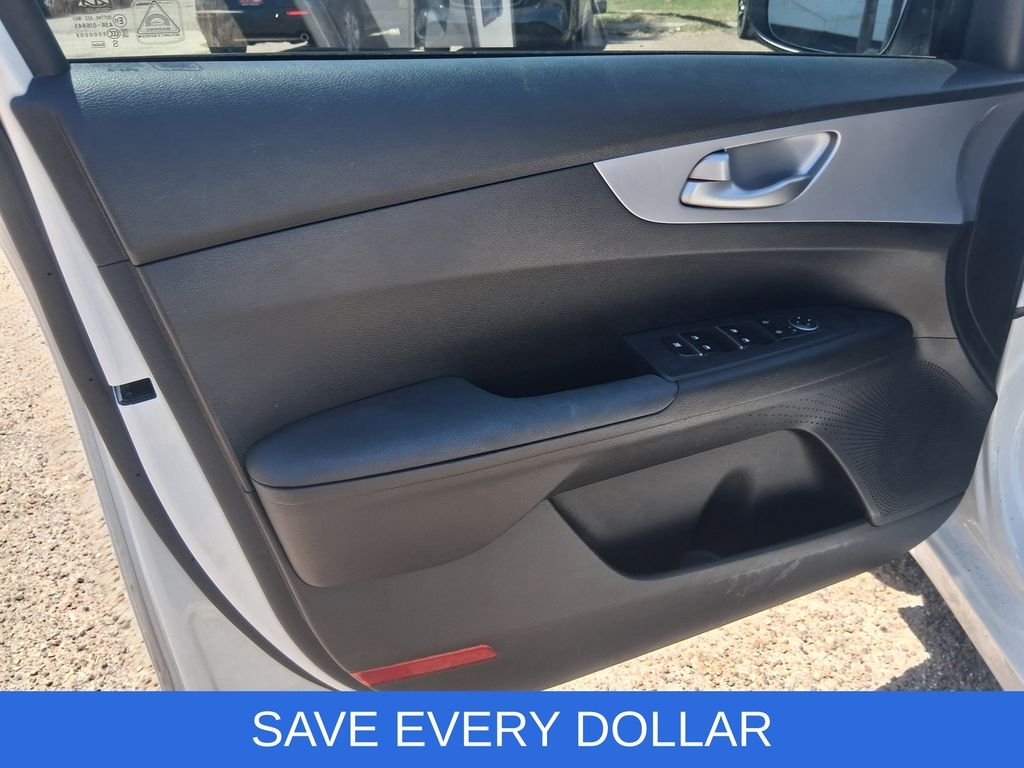 Used 2024 White Kia LXS image 10