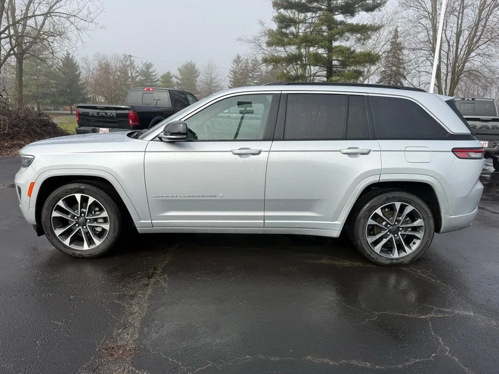 New 2025 Silver Zynith Exterior Paint Jeep Overland image 7