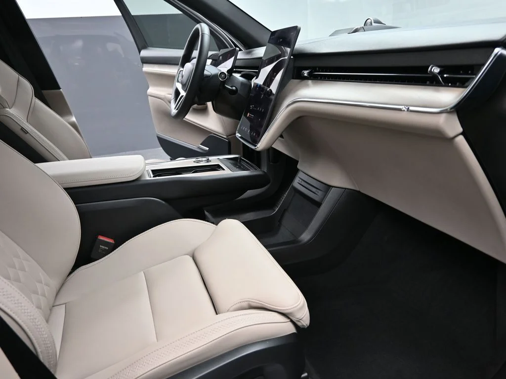 2025 Volvo EX90 Ultra - Photo 25