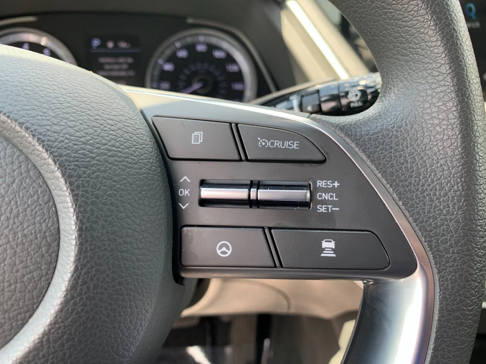 Used 2023 Silver Hyundai SEL image 27