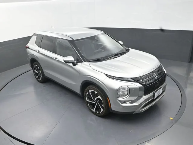 Used 2023  Mitsubishi  image 11